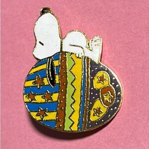 Vintage Aviva Snoopy Easter Egg Lapel Pin, Excellent